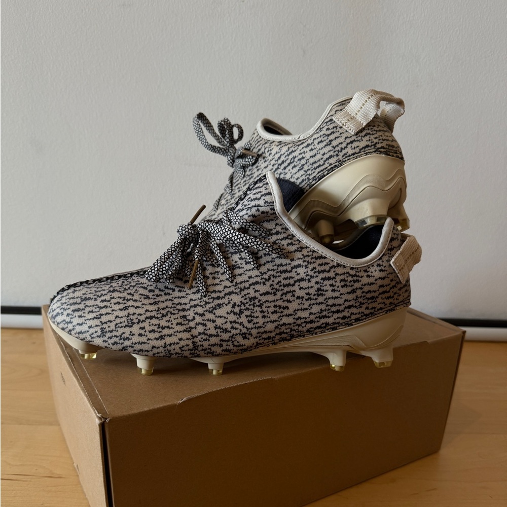 Adidas Yeezy 350 cleats turtle dove 2016 release